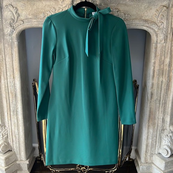 Calvin Klein Dresses & Skirts - Calvin Klein Long Sleeve Bow Shift Dress 🎀